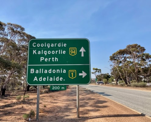 4WD BUS ON PERTH TO ALICE SPRINGS OVERLAND TOUR